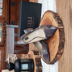 NWOT G.I.L.I. Brand Classic Camo Suede Pump 2.5" heel.